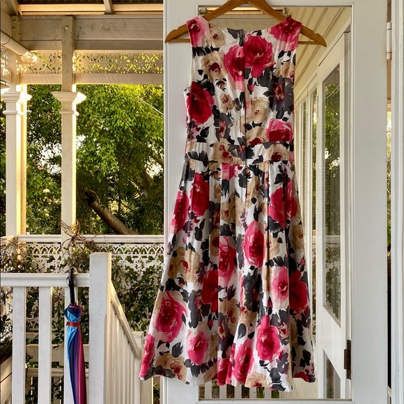 Sweet fit and flare floral midi dress size 8 - Picture 4 of 5